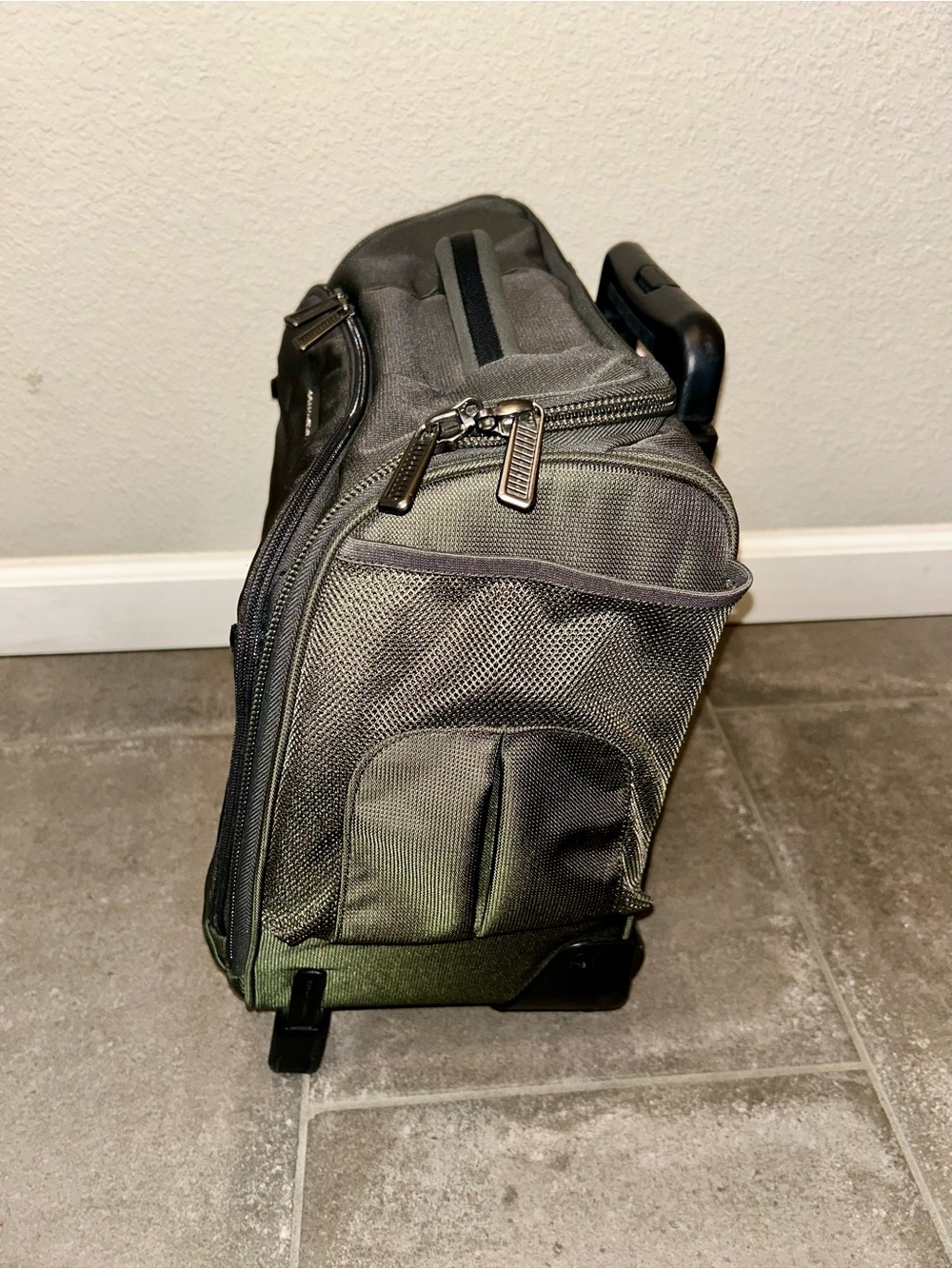 Briggs & Riley Olive Green Rolling Carry-On - Picture 8 of 13